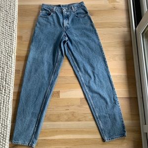 Vinatge LEVIS 560 loose fit tapered leg